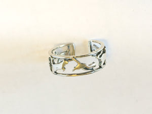 Silver cat ring standing