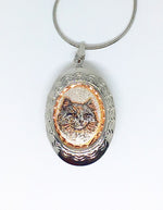 Load image into Gallery viewer, Fluffy cat locket
