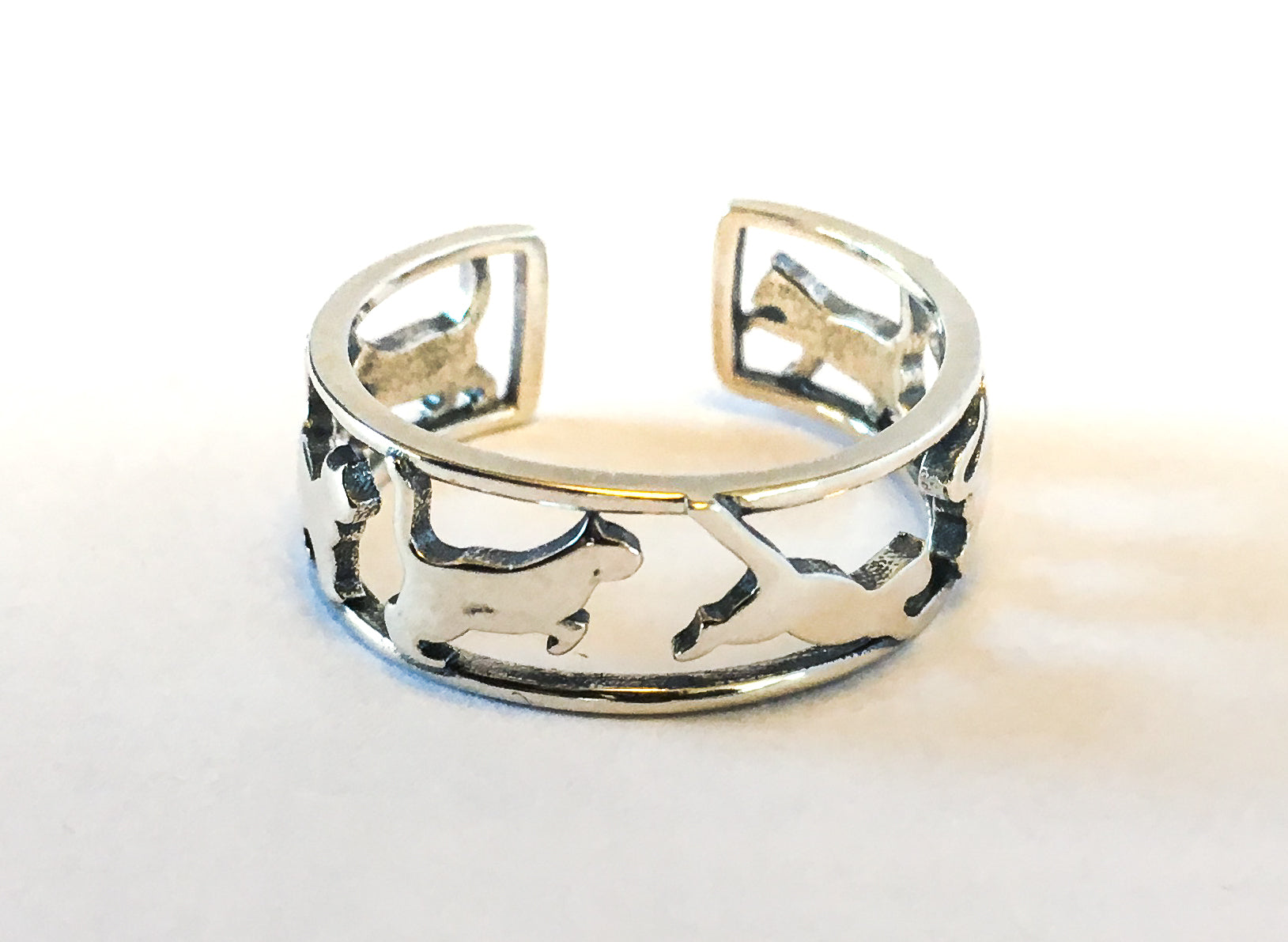 Cats in motion silver ring